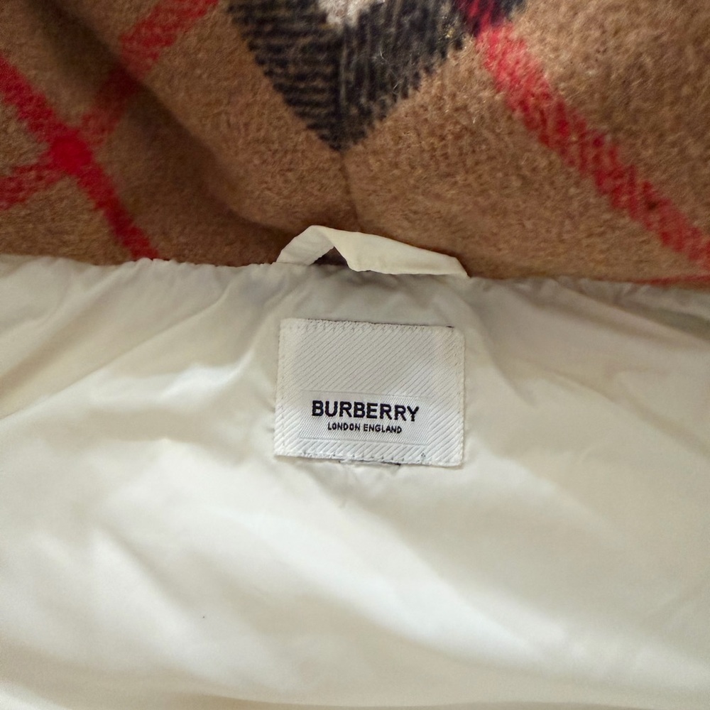 Burberry White Goose Down Puffer Vest with attached Hood - Picture 2 of 4